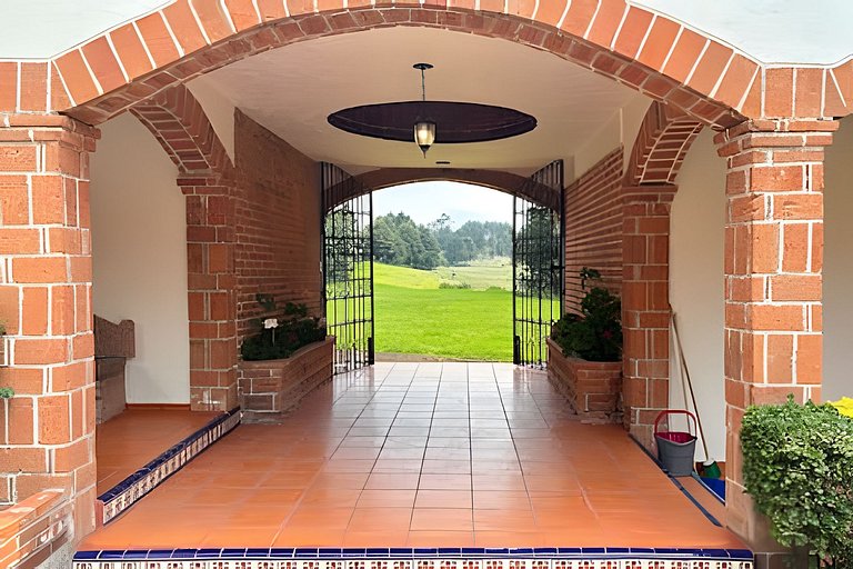 Suite entre árboles y fogata