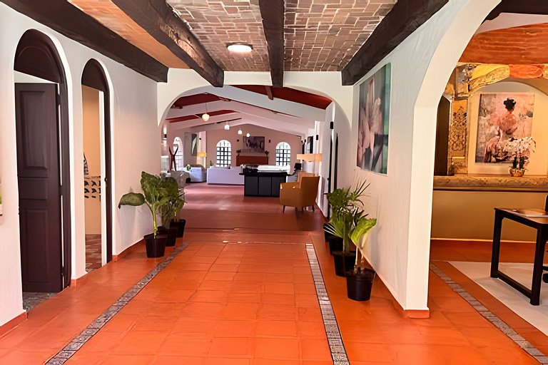 Diversión y bosque con amigos