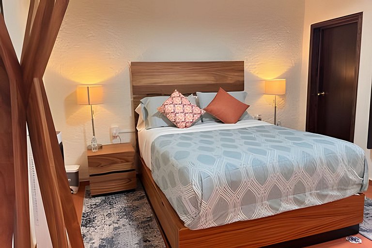 Diversión y bosque con amigos