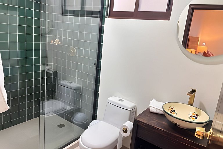 Diversión y bosque con amigos