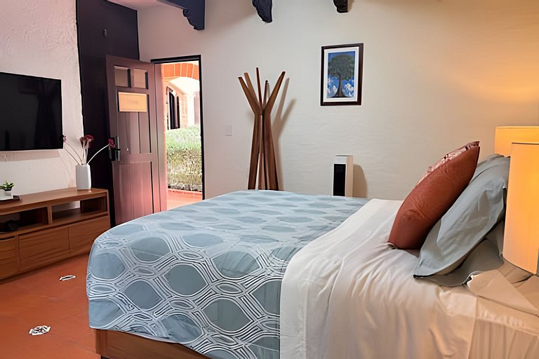 Diversión y bosque con amigos