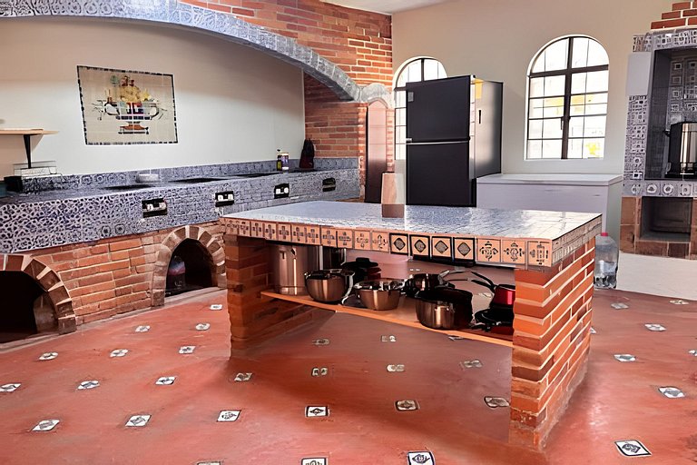 Rancho con cuatrimotos y cine