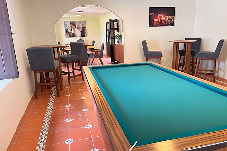 Rancho con cuatrimotos y cine