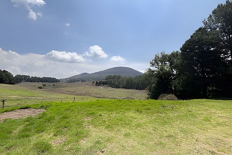 Rancho con cuatrimotos y cine