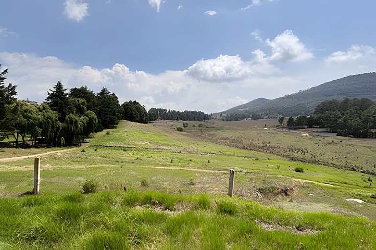 Rancho con cuatrimotos y cine