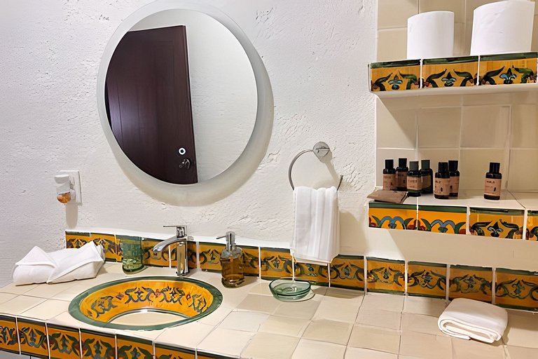 Rancho con cuatrimotos y cine