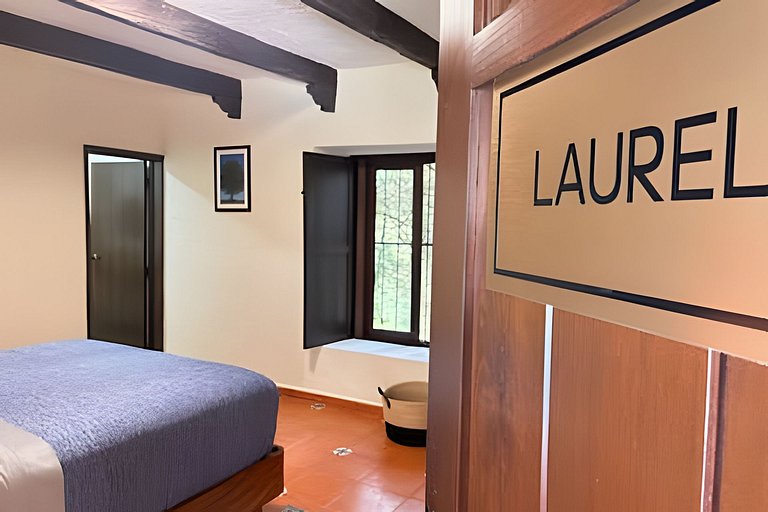 Rancho con cuatrimotos y cine